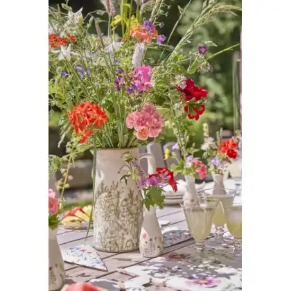 Outdoor Entertaining with Geraniums