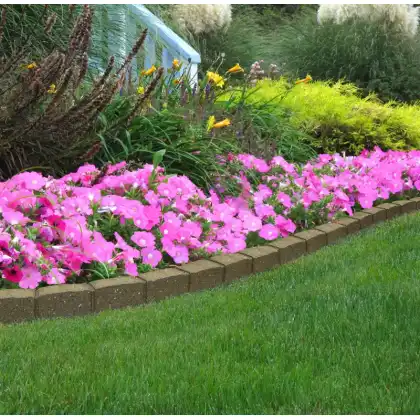 Flexible Recycled Rubber Garden Borders by Primeur